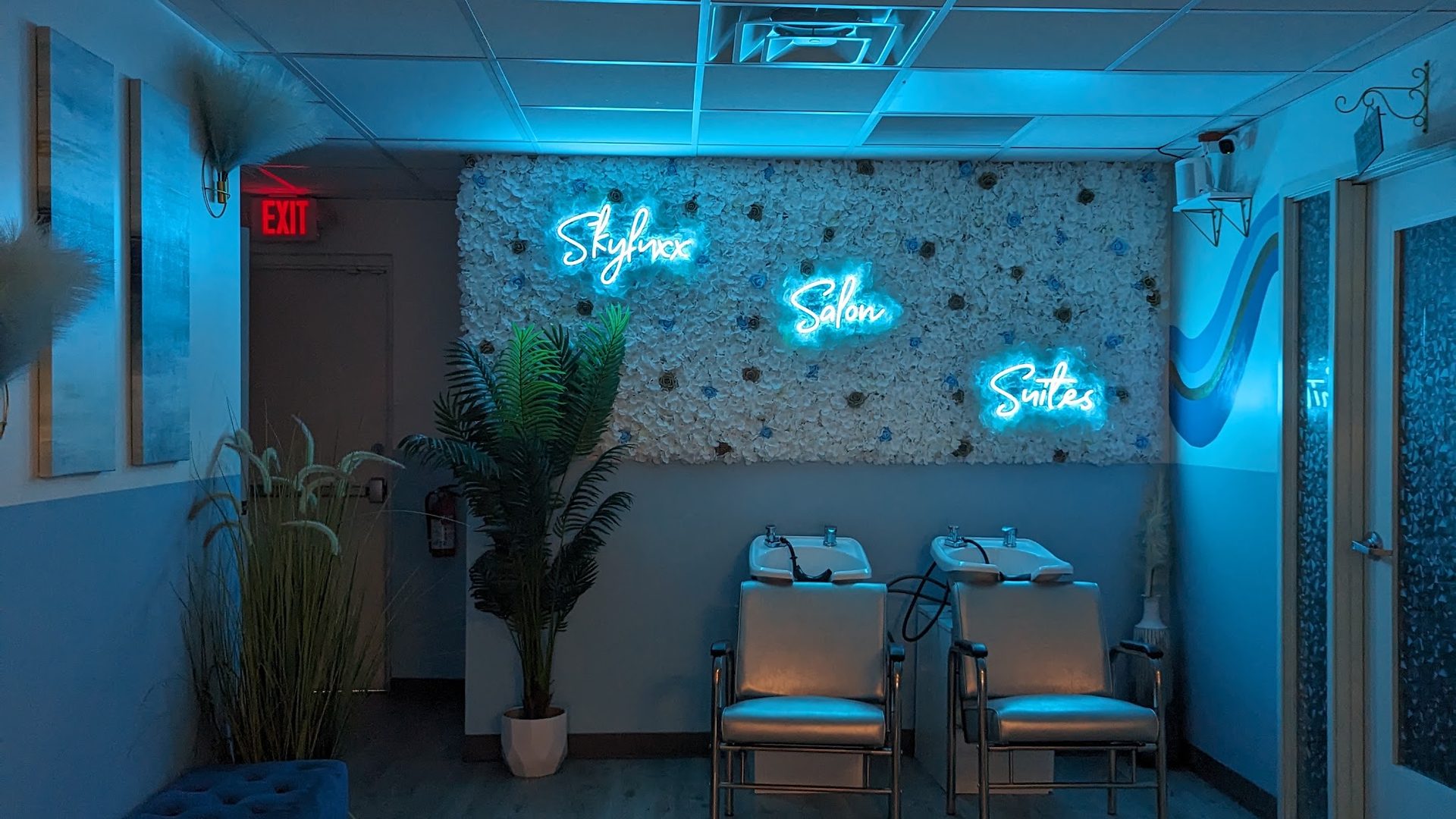 Skyluxx Salon Suites