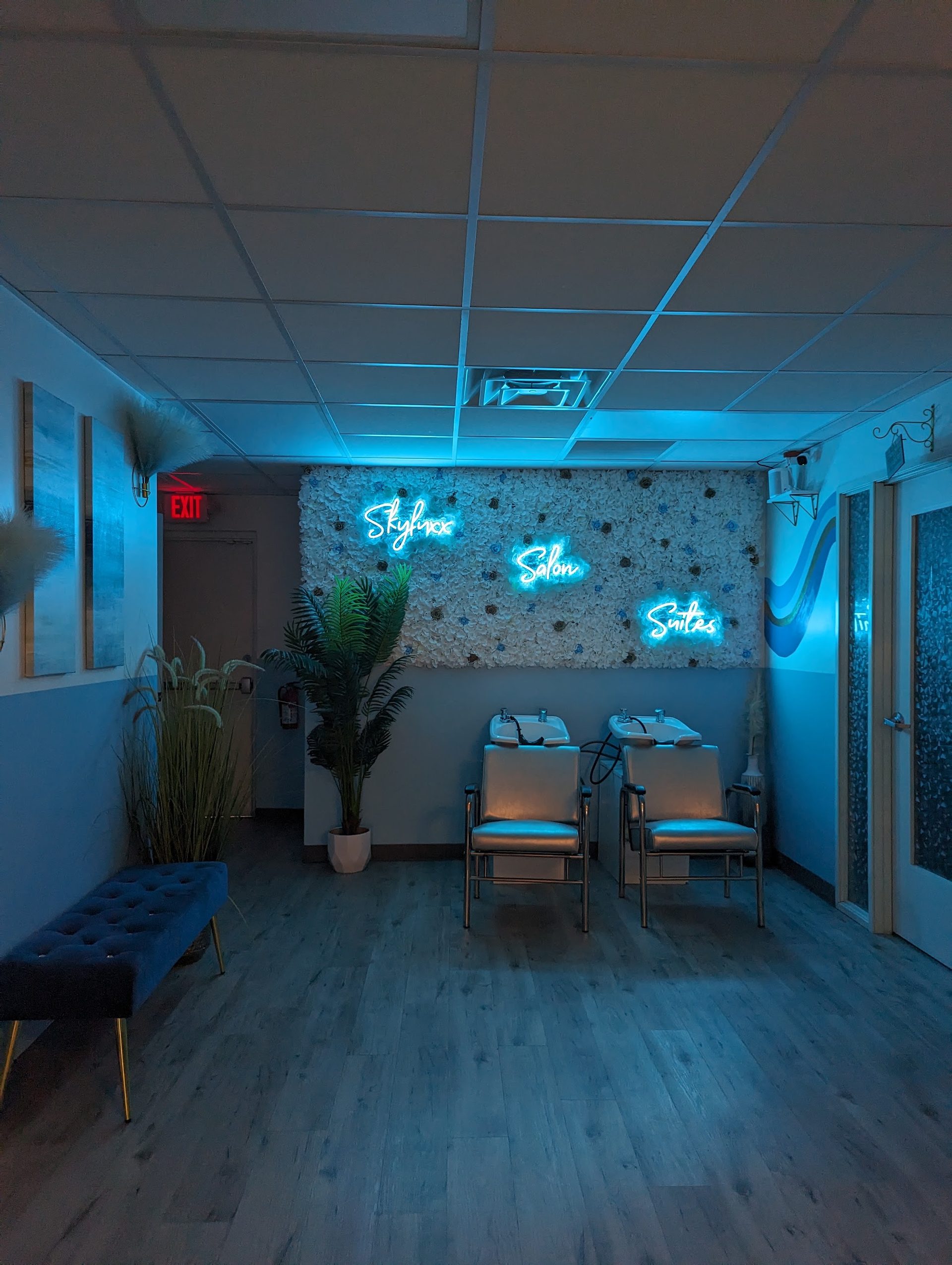 Skyluxx Salon Suites